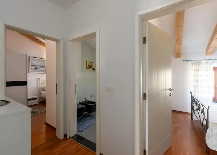 Apartment Seafront Mia *